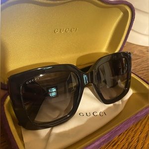 Authentic Gucci black sunglasses.Excellent condition. New.